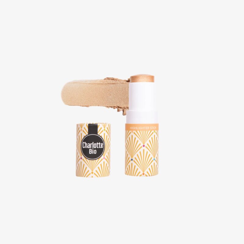 Charlotte Bio Highlighter Stick met gouden textuur uitstrijkje, toont de natuurlijke glans en zachte finish